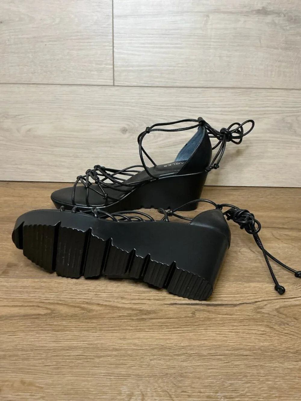 Charles David Vegas Wedge Sandals Strappy Platform Black 8.5M